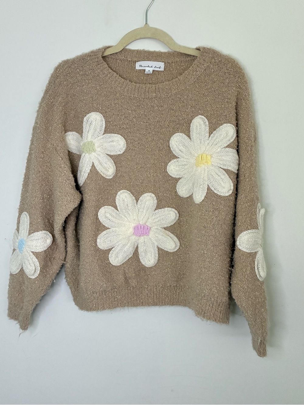 Threaded Leaf Beige 3D Daisy Appliqué Knit Sweater Crewneck S Flaw